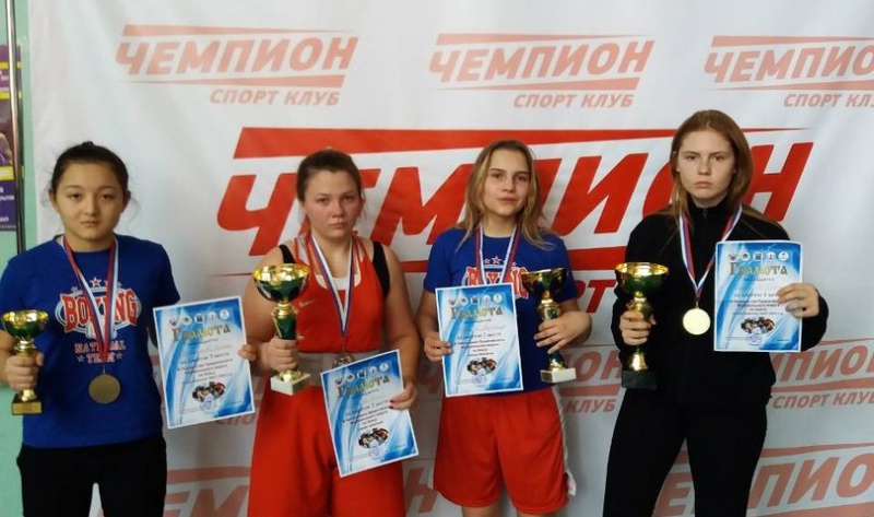 Оренбурженки завоевали 10 медалей на чемпионате ПФО по боксу